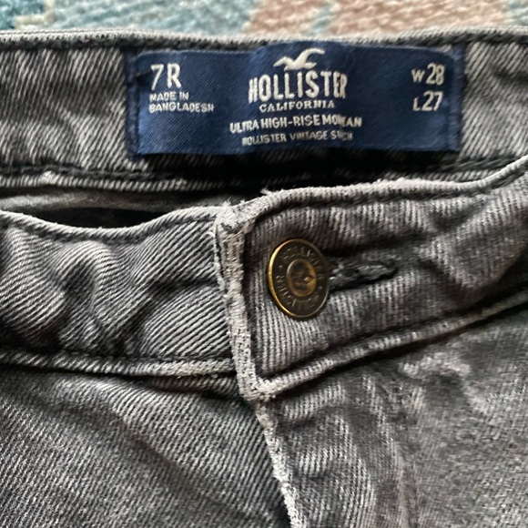 🥳🥳Hollister Charcoal Ultra High Rise Mom Straight-Leg Vintage Women's Jeans - Picture 3 of 9